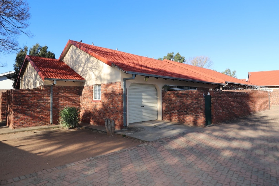 To Let 3 Bedroom Property for Rent in Meiringspark North West